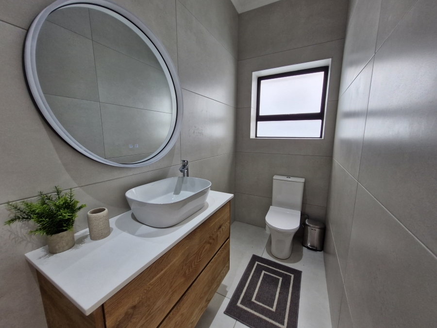 4 Bedroom Property for Sale in Stilbaai Oos Western Cape